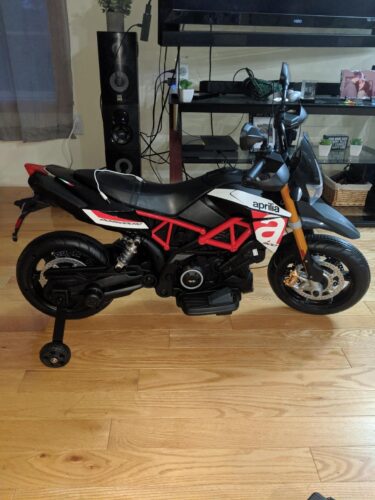 12V Electric Aprilia Licensed Motorcycle, Battery Powered Kids Ride On Toy Car with Auxiliary Wheels, Red photo review