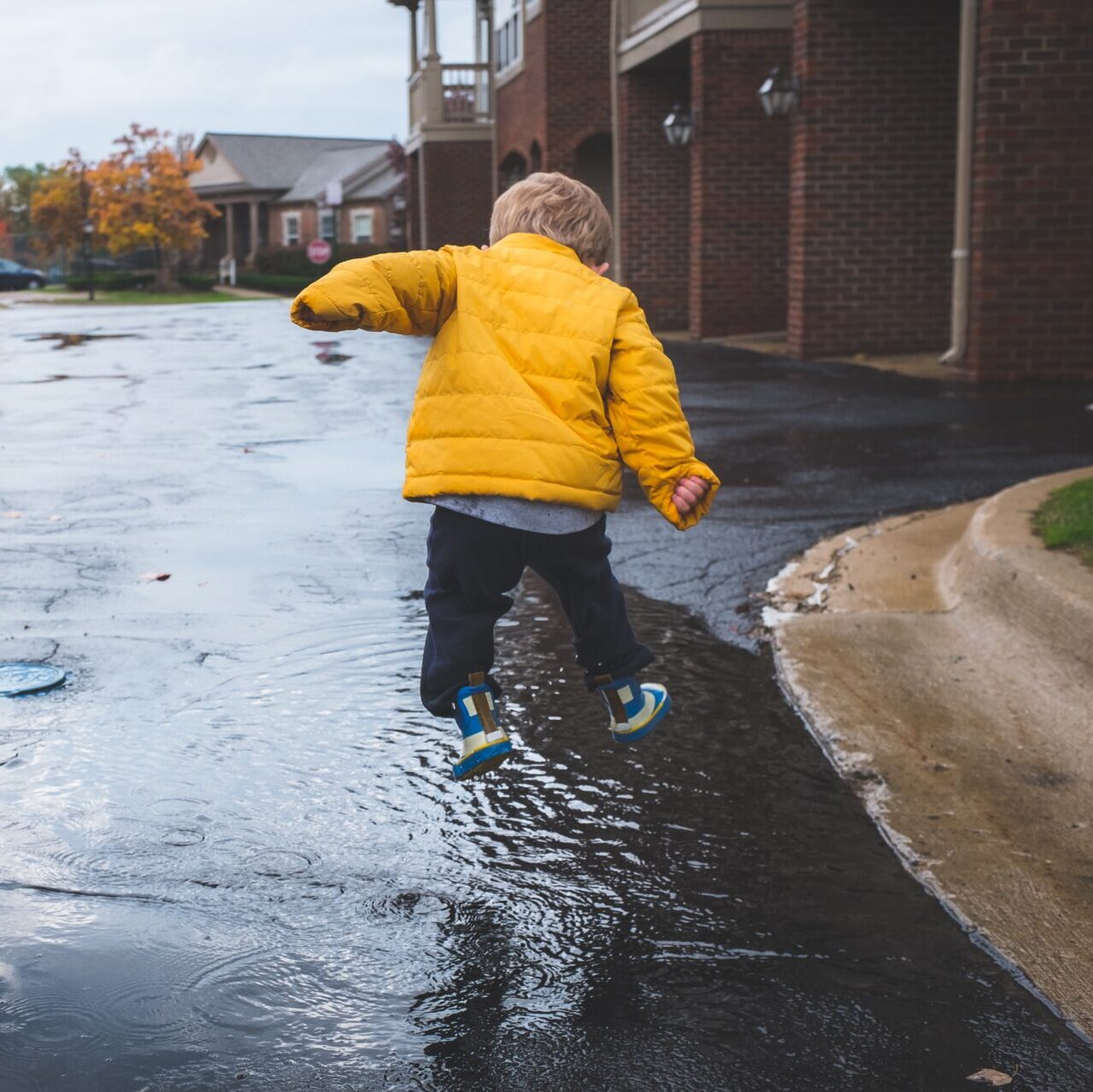 can you leave kids power wheel in rain?